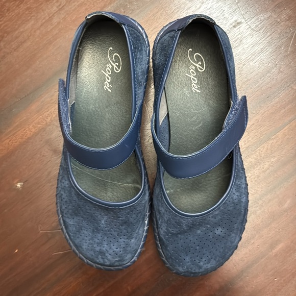 Propet blue suede Mary Jane style shoes size 6.5 XX (extra wide) - Picture 2 of 5